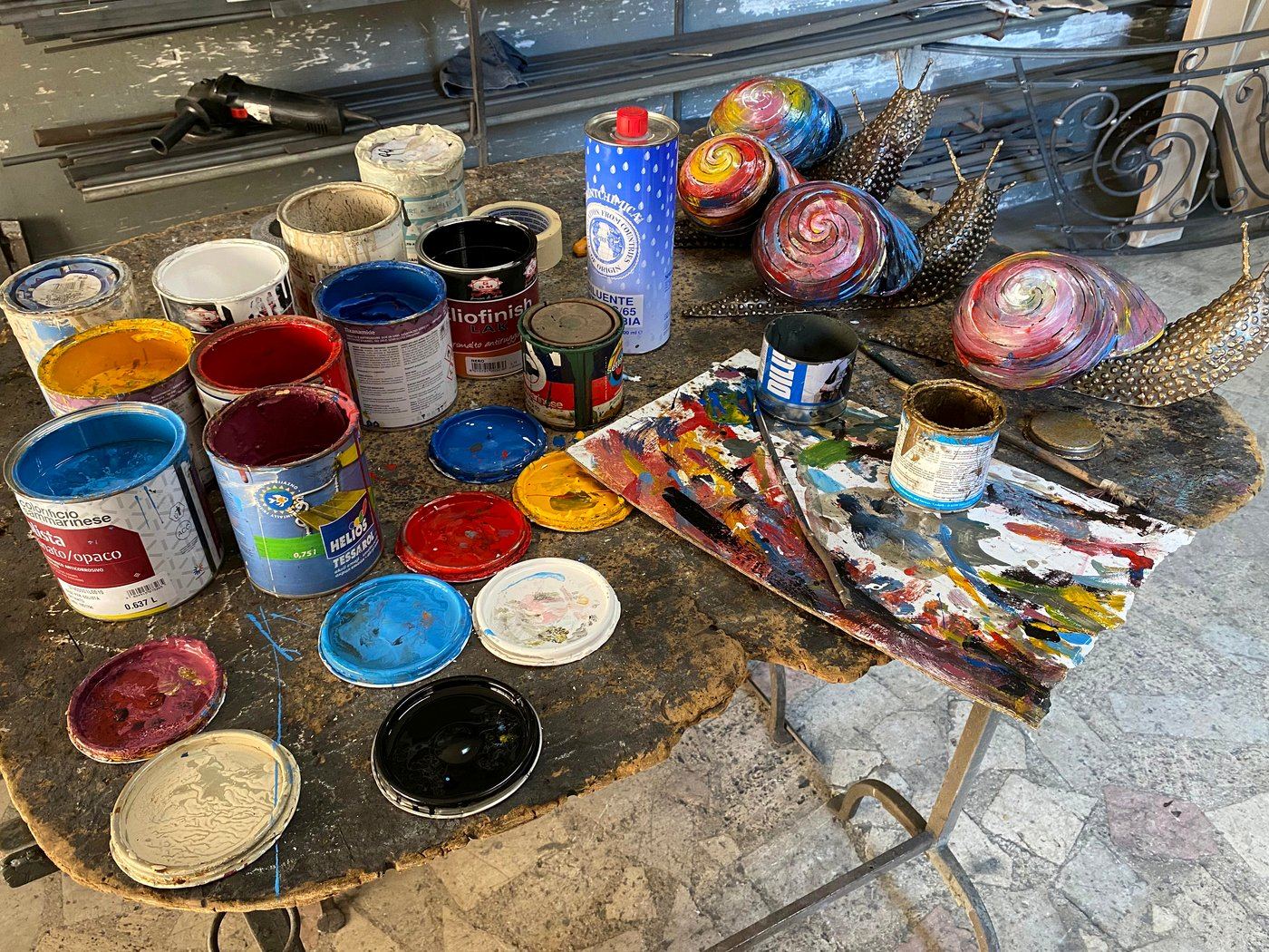 Colori e strumenti in bottega